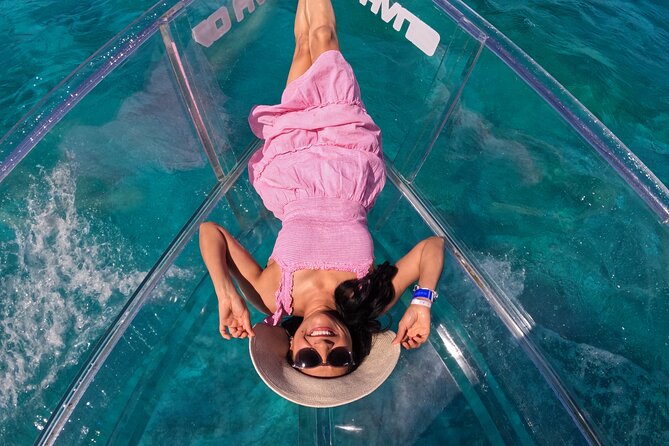 1-hour Clear Boat Tour in Nichupte Lagoon from Cancun - The guide on board: why the talk is part of the value