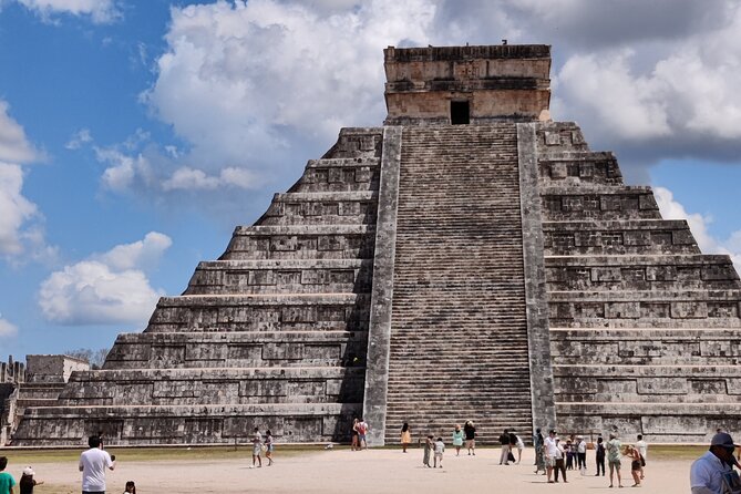 5x1: Chichen Itza + Suytun & Ikkil Cenote + Buffet + Valladolid - Chichén Itzá: guided pyramid talk plus Ball Court and Sacred Cenote time