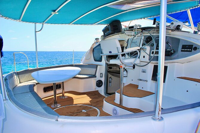 7hrs / 46ft Catamaran Private Charter From Cancun to Isla Mujeres - Open Bar on the Water: The Value of an Easy Drink Plan