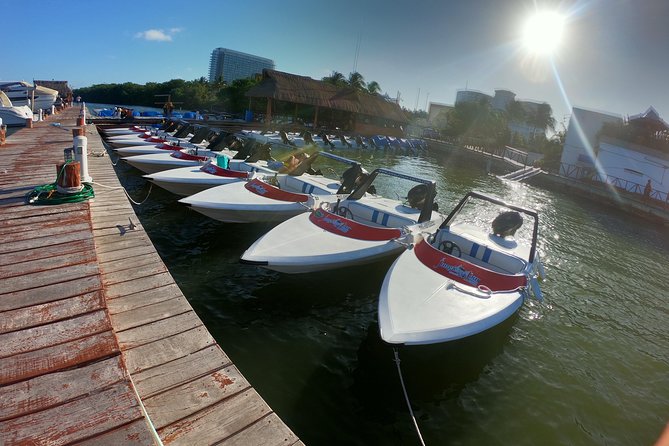 Breathtaking experience driving a speedboat in Cancun with Snorkeling included - Driving the Nichupte Lagoon at speed (and learning fast)