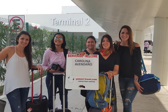 Cancun Airport private transfer to Cancun hotel zone - Cancun Airport arrival: finding your sign outside, fast