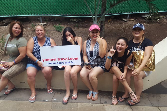 Cancun Airport Small-Group Transfer to Cancun Hotels - After Landing: Finding the YAMEVI Greeter Fast