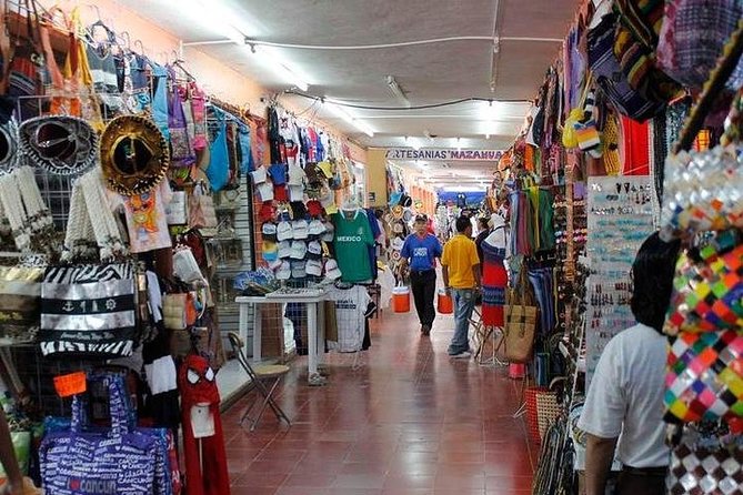 Cancun City Sightseeing Tour - Stop 3: Plaza La Fiesta Tequila and Chocolate Tasting
