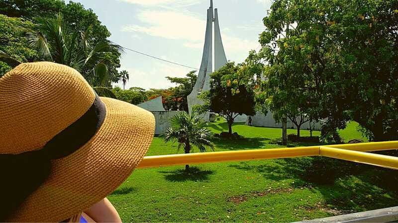 Cancun: Guided City Tour with Shopping by Double Decker Bus - Guides, service style, and how to get the best experience