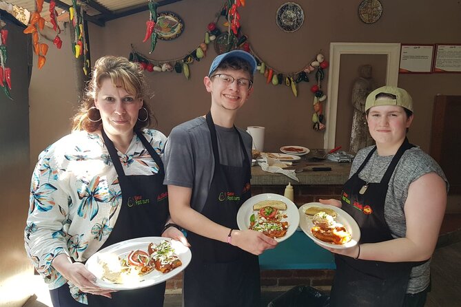Cancun Hands-On Mexican Cooking Class - Guacamole and pico de gallo: the technique that levels everything up