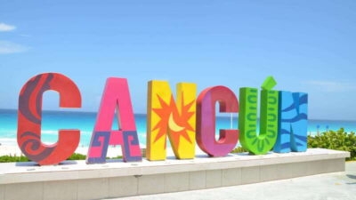 Cancun: Hop-On-Hop-Off Sightseeing Bus Tour - Hotel Zone Circuit: Beaches, Plazas, and the Cancun Sign Stop