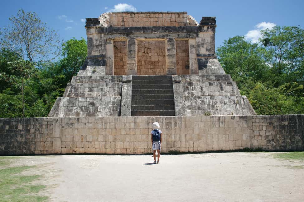 Cancun in its entirety: Chichen Itza ruins, cenote, and Valladolid - Chichén Itzá: Pyramid of Kukulcán and the Caracol observatory