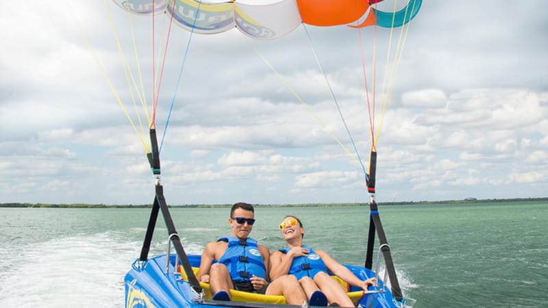 Cancún: Skyrider Parasailing Experience - Getting ready at Aquaworld Cancún: instructions, lifejacket, then off