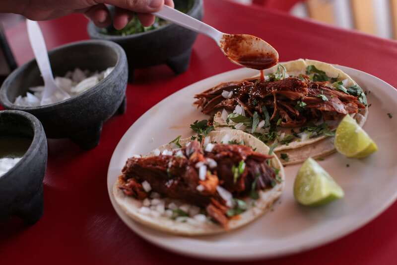 Cancún: Street Food, Local Market and Urban Art Tour - AA Grupo Fuente de Vida and Av Yaxchilán 522: where the guide makes the meal click