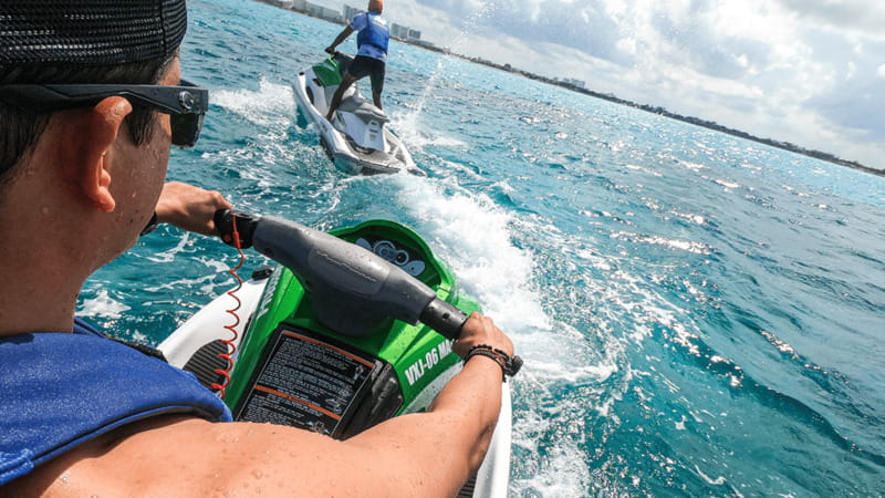 Cancun: Waverunner in Nichupte Lagoon - Out on the Water: Full Speed Adrenaline in Real Time