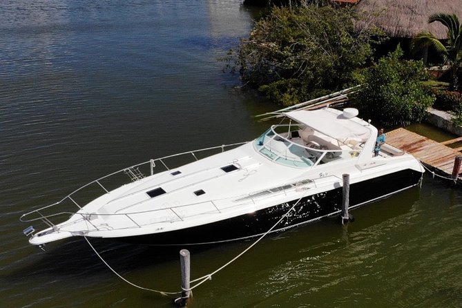 Cancun yachts rental BEATIFUL YACHT 46FT, 15 PAX MAX 25P6 - On Board Comfort: Crew, AC, Music, and Safety