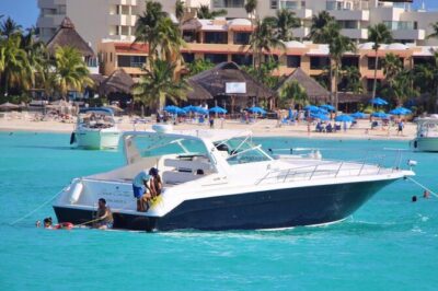 Cancun yachts rental BEATIFUL YACHT 46FT, 15 PAX MAX 25P6 - Getting There at A’ HA’ Scuba Near Real Inn (and Starting on Time)