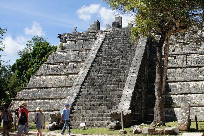 Chichen Itza, Beautiful Cenote and Valladolid All Inclusive Tour - Stop at Kaua: Maya crafts, tortillas, and wristbands before Chichén Itzá