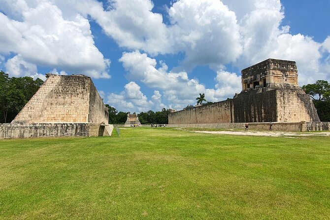 Chichen Itza, Beautiful Cenote and Valladolid All Inclusive Tour - Valladolid: colonial streets with only 30 minutes