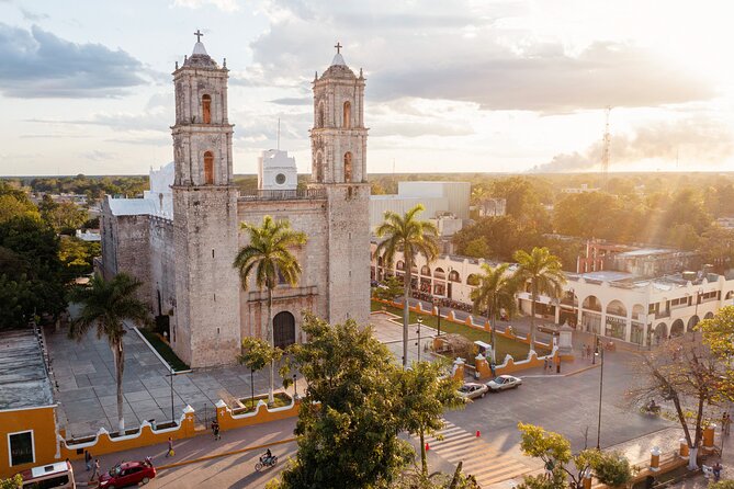 Chichen Itza Deluxe Guided tour with lunch - Valladolid Lunch at La Casona and a Colonial Stroll