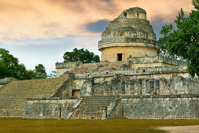 Chichen Itza VIP Mayan Wonder (Full Day Experience) - Valladolid: a quick walk for atmosphere and souvenirs