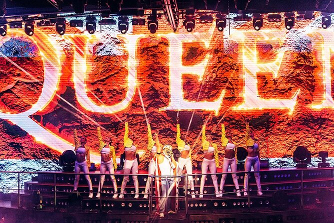 Coco Bongo Cancun Nightclub Entrance Ticket - Showtime Inside: Tribute Acts, Acrobatics, Confetti, and Big Crowd Energy