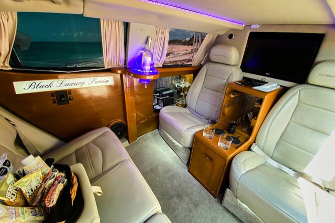 Deluxe GMC Limousine from Cancun Airport to Puerto Morelos - Cancun Airport pickup that’s built for sanity