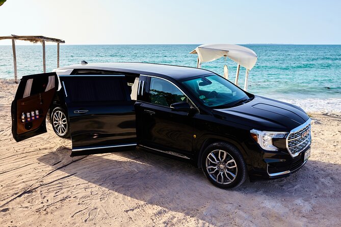 Deluxe GMC Limousine from CUN Airport to Playa Mujeres - Cancun Airport to Playa Mujeres in About 45 Minutes