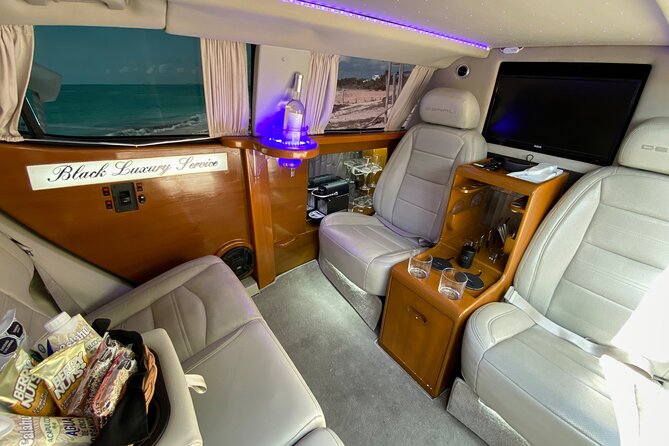 Deluxe GMC Limousine from CUN Airport to Playa Mujeres - Booking, Timing, and a Practical Arrival Strategy