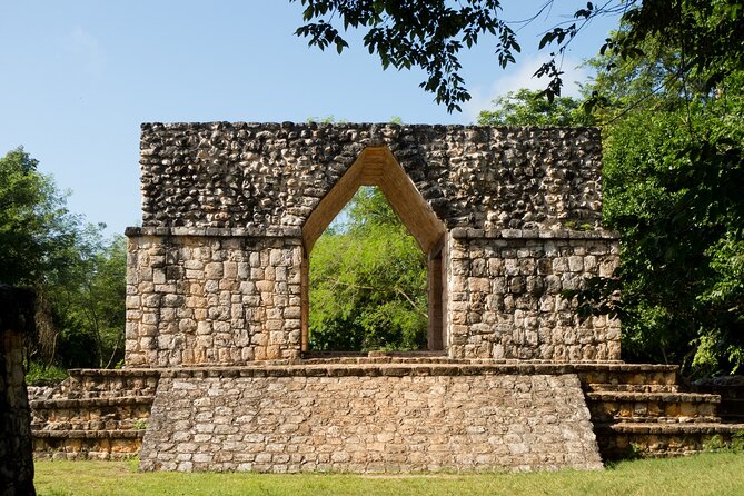 Ek Balam, Mayan traditions and cenote Chichikan - Guide Energy Matters: Fredy and Jorge’s Style