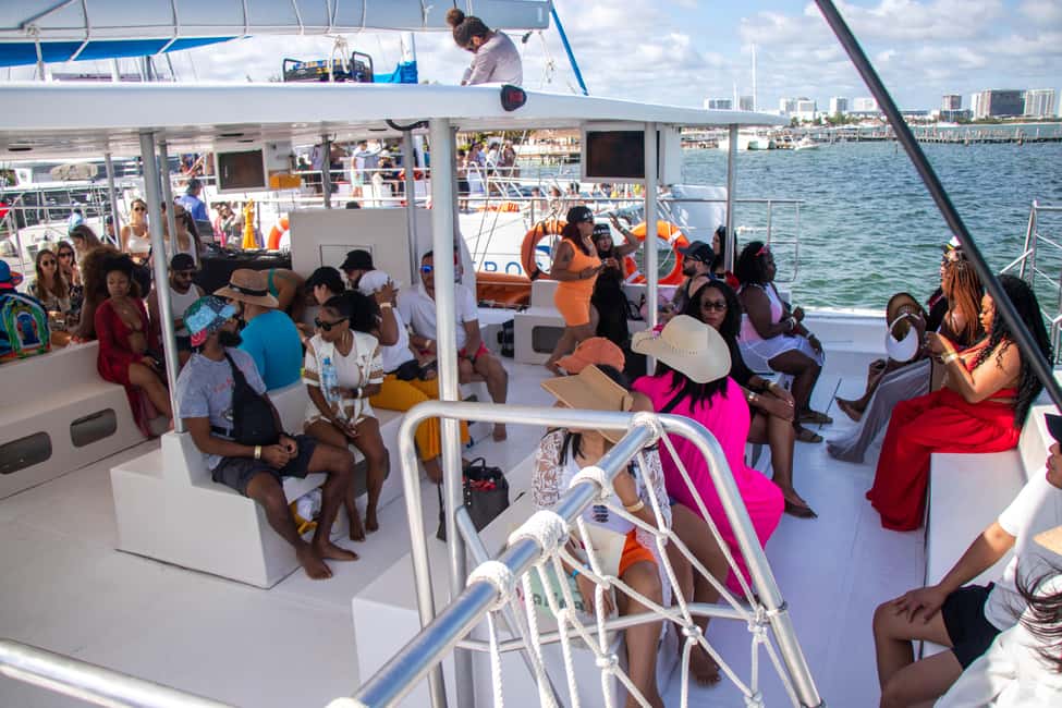 Isla Mujeres Catamaran, Snorkel & Buffet Lunch - Should you book this tour?