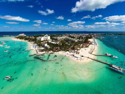 Isla Mujeres: Catamaran with Open Bar, Snorkeling and Lunch - Getting on board: Marinas, check-in, and what to expect with pickup