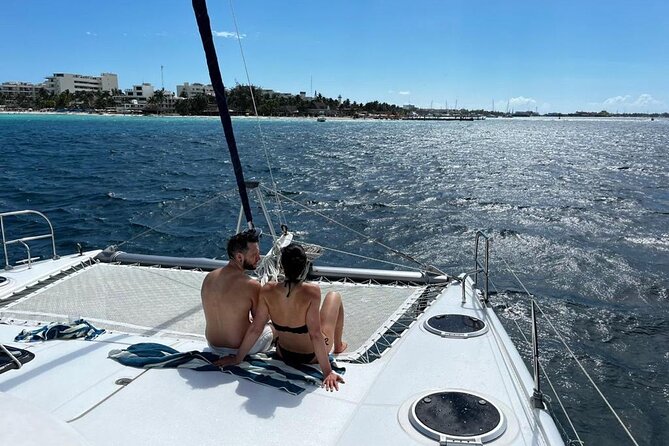 Isla Mujeres Day Tour with Catamaran, Snorkeling & Beach Club - Crew service: when it turns a tour into a good memory