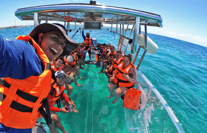 Isla Mujeres: Excursion Crystal Boat Tour at the Caribbean - Duration and Pace: Why 45 Minutes Works (and Who Might Feel Rushed)