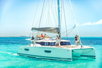 Isla Mujeres luxury catamaran with premium open bar and lunch - Open bar and buffet lunch: what’s included and what to double-check