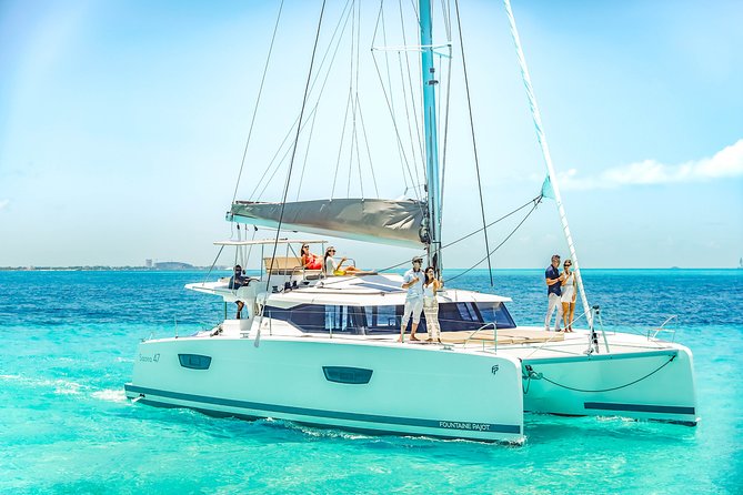 Isla Mujeres luxury catamaran with premium open bar and lunch - Open bar and buffet lunch: what’s included and what to double-check