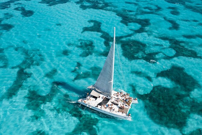 Isla Mujeres Plus by Albatros Catamarans - The buffet truth: eat like a planner, not like it’s a buffet challenge