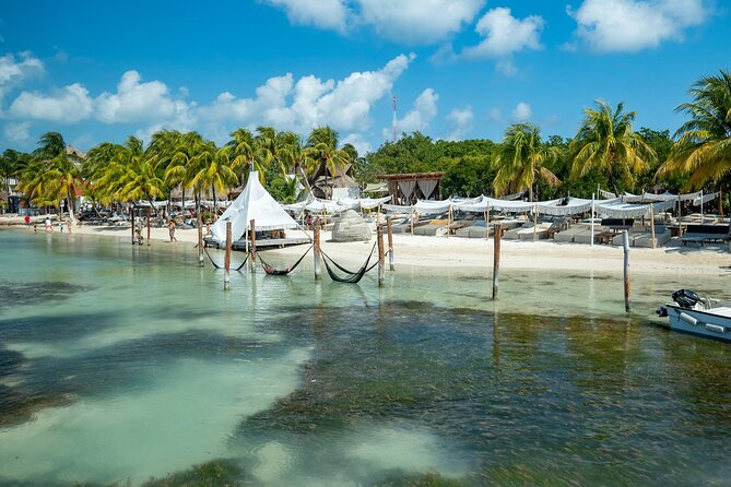 Isla Mujeres Plus by Albatros Catamarans - The group size factor: why max 40 people can feel better