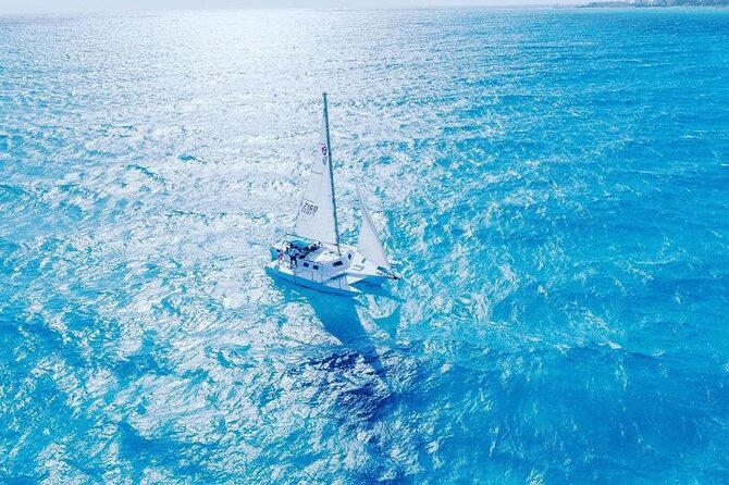 Isla Mujeres Premium Tour in Private Catamaran with Lunch - Meeting at Playa Tortugas: lockers, registration, and a clean start time