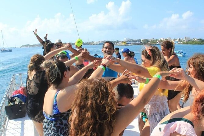 Isla Mujeres Tour with Open Bar Food and Snorkeling - Snorkeling near Isla Mujeres: statues and reef, with equipment included