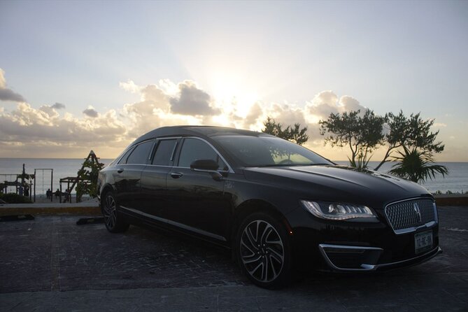 Lincoln Stretch limo from Cancun Hotel Zone to Cancun Airport - Arrival at Cancún International Airport: Drop-Off Done Right