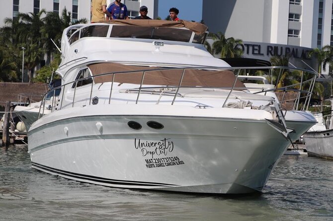 Luxury Yacht in Paradise and snorkel by Isla Mujeres - Drinks, Gear, and the Onboard Comfort Details That Actually Matter