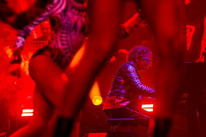 MYST My Soundtrack Live 19 : 00 hrs Cancun, 20% cashback - Entering the Arena Cancún show: 30+ performers and bilingual sing-along energy