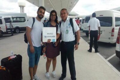 One-way private transportation Cancun Airport - Cancun Hotel Zone - On the ride: A/C, luggage help, and what’s missing (WiFi)