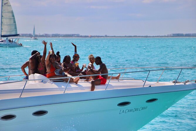 Private 50FT Yacht Rental in Cancún P8 - How the private yacht rental in Cancún P8 really works