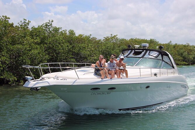 Private 50FT Yacht Rental in Cancún P8 - Snorkeling equipment: included, but confirm for big groups