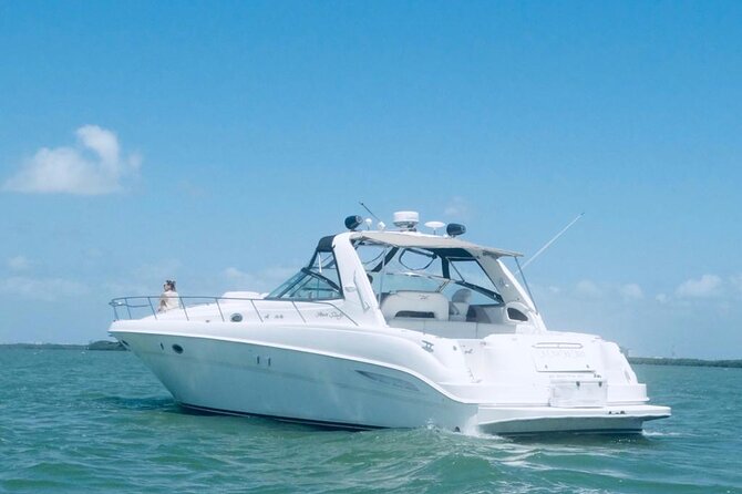 Private 50FT Yacht Rental in Cancún P8 - Crew style: what you gain beyond the boat