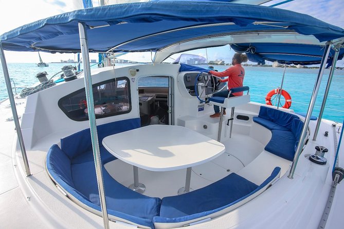 Private Catamaran from Cancun to Isla Mujeres | For up to 30 pp - The open bar: unlimited drinks changes the mood