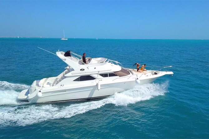 Private SeaRay 47ft Yacht Rental Cancun 23P6 - Step Aboard the 47ft SeaRay: Comfort, Space, and Included Basics