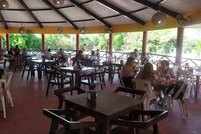 Tour de Dia a Chichén Cenote Ik Kil Cenote Suytun y Valladolid - Valladolid: 45 minutes to snack, photograph, and wander the plaza