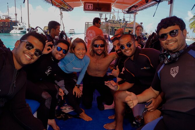 Two Reefs For Certified Divers in Cancun - Surface interval on the boat: snacks, hydration, and mentally resetting